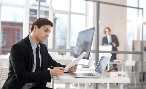 A translator formats a business letter using Haitian Creole Translation Services in Miami, ensuring clear communication.