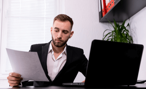 Translator providing Divorce Certificate Translation Services in Miami with certified accuracy and secure legal formatting.