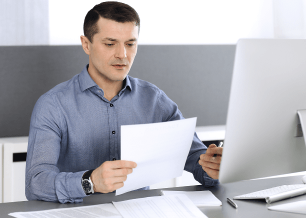 A Miami manager reviews a localized website with a linguist, using Portuguese Translation Services in Miami for business.