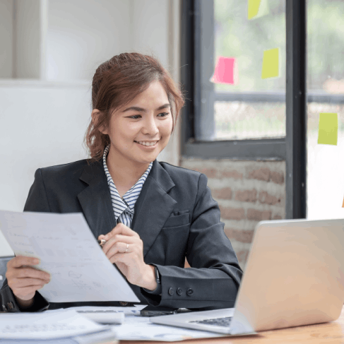 Translator providing simple steps to get certified translation in Miami, ensuring accurate and fast document translations.