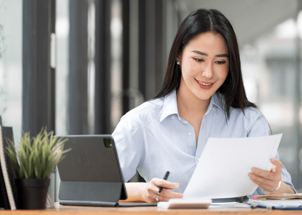 A Miami manager reviews a bilingual contract on a laptop, using Spanish Translation Services in Miami for business accuracy.